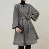 Women's Wool Blends Hepburn Style Nisch Highend Felt Woolen Coat 2023 Tidig vår Fit Temperament Herringbone Mönster 231206