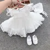 Abiti da ragazza Compleanno per bambini Abito da principessa Ragazza elegante con fiori ricamati Perline Abito tutu battista bianco Abito da sera formale per bambini 2312306