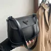 2022 usine tout nouveau petit frais automne et hiver tendance simple main mode aisselle unique épaule femmes bag2417