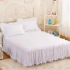 Falda de cama Faldas de cama de encaje con hojas de encaje rosa Estilo princesa Colcha de color sólido Funda de cama Sábanas antideslizantes sin funda de almohada 231205