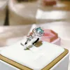 Chinese Luxe Zirkoon Geometrie Designer Band Ringen voor Vrouwen zoete klassieke grote vierkante blauwe steen anillos nagel vinger fijne diamant kristal liefde ring sieraden