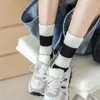 Женские носки, черно-белые полосатые спортивные чулки с вышивкой, мягкие хлопковые чулки, корейские простые чулки, осень-зима