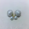 Orecchini pendenti con perle d'acqua dolce grandi e piccole a doppia faccia
