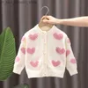 Cardigan Children kläder 2023 New Kids Sweaters Coats for Baby Girls Sticked Cardigan Crochet Heart Jackets Toddlers Ytterkläder kläder Q231206