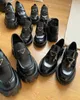 Designer loafers monolith triangel logotyp kvinnor avslappnade svarta läder skor ökar plattformen sneakers cloudbust classic patent matt loafers tränare