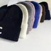 2024 Designer Sticked Hat Skullcap Ladies Hat Officiell webbplats Män och kvinnor Synkront förtjockad varm vinter Essential gåva