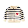 Cardigan Adorabile maglione per bambini a righe con cuore di Bubble Rain - Cardigan per bambini lavorato a maglia di classe per l'autunno e l'inverno 231206