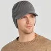 ベレー帽の男性冬の編み耳の保護キャップシックウールビーニーボンネットスナップバックショートブリムハットアウトドアサイクリングぬいぐるみは暖かくなります