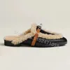 Sandali invernali caldi peluche pantofole da donna chiusura in metallo decorazioni zoccoli in pelle punta rotonda slingback pompe femminili slip on scarpe casual esterne 231206