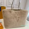 Tasarımcı Çantalar Crossbody Bag Kürk Çanta Kabarık Tote Under Embl Omuz Çanta Hobo Kadınlar için Peluş Peluş Kürklü Koruma Cüzdanı Sonbahar Kış 2024