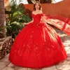 붉은 빛나는 볼 가운 Quinceanera 드레스 어깨 레이스 아플리케 드레스 3D 꽃 케이프 코르셋 백 vestidos de 15 anos 공식 생일
