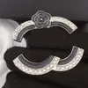 Ontwerper Parel Broche Sieraden Borstspeld High-end 18k Verguld Zilver Heren Dames Beroemd Geometrisch Merk Letterspelden Broches Bruid Bruiloft Feest Kerstcadeau