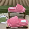 25% de réduction Chaussures de sport 2024 Version haute G Family Candy Pantoufles en peluche de couleur unie avec semelles épaisses hauteur accrue nouvelle tendance décontractée et polyvalente droite