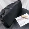 Bolsa de viagem luxuosa para homens e mulheres, bagagem de designer de moda, grande capacidade, sacolas de nylon, curta distância, fim de semana, viagem ao ar livre, portátil, preta, fitness