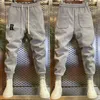 Calças masculinas de marca de luxo calça letras bordadas sólidas calças de jogging ao ar livre lazer sweatpant roupas de alta qualidade 231206