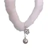 Pendentif Colliers E0BF Collier de perles de flocon de neige de Noël pour femmes filles filles cheveux de vison en peluche tour de cou de tempérament féminin chaîne de clavicule