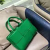 Bolsos de hombro para mujer de versión alta BottegvVeneta Intrecciato Bolso de mano 2023 Bolso de mano tejido Un hombro Bolso de mujer de cuero genuino Compras a cuadros grandes 2QP WNBNR