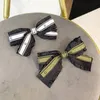 Basit Moda Tasarımcı Ters Üçgen Barrettes Kızlar Lovelinesshair Clips Hairclips Kadın Bow Head Bands Saç Aksesuarları Yüksek Kalite