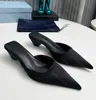 Sandálias escovadas Designer de couro estilingue bombas moda praia mulheres saltos acolchoados nappa slides sandálias
