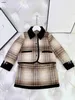 Lüks Kız Elbise Tasarımcı Bebek Etek Trailtsits Kış yünü iki parçalı set 110-160 yaka çocuk paltosu ve kısa etek dek05