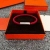 Bracelets de luxe pour hommes Designer pour femmes Bracelet tissé classique Lettres en argent Boucle Designer Bijoux Bracelet