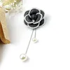 Stift broscher 15 nyutformade handgjorda blommor broscher camellia pärla tass stift pins koreanska mode kvinnors smycken tillbehör tätt montering bhs 231206