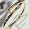 Pulseiras de grife para homens e mulheres pulseira de unhas finas High end luxuryNail Pulseira V Gold Edition k Rose Banhado Cabeça Cauda Diamante Moda Personalizada