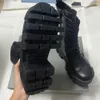 Верх ЖЕНСКИЕ БОТИНКИ BULLDOZER LACEUP BOOT В ЧЕРНО-белом эскизе на матовой телячьей коже 67155 Массивный дизайн Толстая зубчатая резиновая подошва Кожаные ботинки дизайнерские ботинки мотоциклетные бо