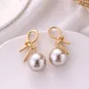 CLIP-ON SCREW BACK Vintage Metal Gold Big Shiny Pearl Clip örhängen Geometrisk oregelbunden design för Women Girl Non Pierced Ear CL279D