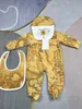 Rompers Fashion Infant Kids Romper Designer Newborn Baby Girls Star Moon tryckte långärmad jumpsuits med hatthaklappar 3st.