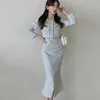 Tvådelad klänning Korean Autumn Winter Women 2 Pieces Set Single-Breasted Short Coats Vintage Midi Pencil kjoluppsättningar Tweed Simple Plaid Suit 231205