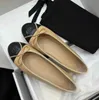 Designerskor balettlägenheter Slingbacks Paris märke Back Womens Spring quiltad läder Slide-On Ballet Bow Flats Women läder lyx rund tå kvinnor klänningsskor