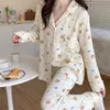Kvinnors sömnkläder 100Cotton Gaze Pyjamas för kvinnor Korean Long Bear Print Pijamas Pyjamas Sleeve 2 Piece Female Set Drop 231206