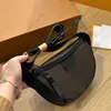 Yeni Ay Crossbody Bag erkek kadın tasarımcısı siyah aylık koltuk koltuk çantaları çanta deri süs çantası göğüs paketi kılıf cüzdan fermuarlı kapanma