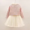 Set di abbigliamento Ragazza di moda Elegante set scozzese Autunno Cappotto di lana con fiocco Abito da principessa in rete 2 pezzi Toddle Capispalla per bambini Vestiti per bambini 1 10Y 231206