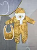 Rompers Fashion Infant Kids Romper Designer Newborn Baby Girls Star Moon tryckte långärmad jumpsuits med hatthaklappar 3st.