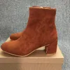 Luxus-Marken-Damenstiefel aus Wildleder mit runder Spitze, dicker Absatz, hoher Absatz, kurzer Stiefel, rote, glänzende Unterseite, Designer-Stiefeletten mit rotem Staubbeutel, Größe 35–43