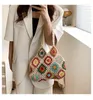Вещевые сумки Вязание с цветочным крючком Сумка для отдыха и путешествий Сумка на одно плечо для подмышек для женщин Ручная работа с выдолбленными покупками