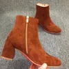 Luksusowa marka damskie buty zamszowe skórzane stopa grube obcasowe obcasy krótkie but czerwone błyszczące dno designerskie botki z czerwoną torbą na kurz 35-43