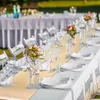 Pacote com 8 toalhas de mesa de plástico descartáveis e corredor de mesa de cetim, toalha de mesa de 54 x 108 polegadas, corredores de mesa de 12 x 108 polegadas para casamento, formatura, aniversário, festa de chá de bebê