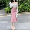 Tvådelad klänningensemble elegant häll femme haut tricote a manches longues et jupe en kö de poisson taille haute blanc rose a la mode 231206