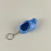 Nyckelringar lanyards 30 stycken söta 3D Eva strandhål Little Croc Shoe Key Chain Mini Slipper Shoes Keychain for Girl Boy Christmas Gift Smycken 231205