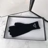 Guante de diseñador Guantes de pantalla táctil de invierno Manoplas de moda clásica para hombres, mujeres, guantes de punto de lana pura antideslizantes y cálidos para regalo de niñas