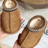 Winterschoenen Tasman II Pantoffels Tazz Baby Kids Peuter Kastanjebont Slippers Schapenvacht Shearling Klassieke Ultra Mini Boot Wintermuiltjes Instapper Wol Little Big55 Laarzen