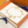 23SS Bracciale in oro braccialetti di lusso braccialetto di design da donna lettera rosa verde piccolo fiore argento piatto d'oro braccialetto di fascino intarsiato regalo di gioielli da donna in cristallo