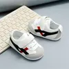 Enfant en bas âge bébé chaussures nouveau-né infantile chaussures Designers enfants rayé baskets décontractées garçon fille semelle souple berceau chaussures bébé premiers marcheurs 0-18 mois