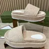 25% de réduction Chaussures de sport 2024 Version haute G Family Candy Pantoufles en peluche de couleur unie avec semelles épaisses hauteur accrue nouvelle tendance décontractée et polyvalente droite