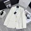 Kvinnors kostymer Blazers Suit Jacket Kort dubbelbröst Kvinnors kostym Mångsidig fashionabla avancerade och högkvalitativa AG07