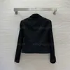 Jacken Damen-Designerjacke, Blazer, luxuriöse schwarze Anzugjacke, Metallbrosche, langärmelig, V-Ausschnitt, modisches Top, schmale Passform, kurze Damenjacke, Kleidung