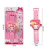Commercio all'ingrosso Kuromi Cinnamoroll Melody 24 tipi di orologi con proiezione di modelli di cartoni animati Novità giocattoli Gioco per bambini Playmate Regalo di festa